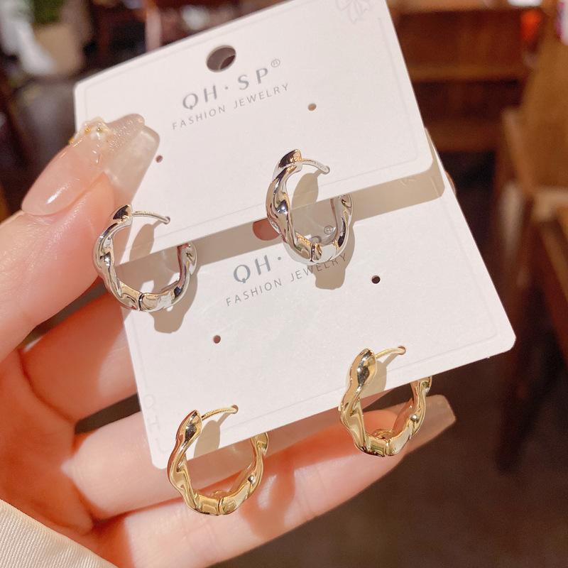 Female Summer Light Luxury Niche Twisted Earrings