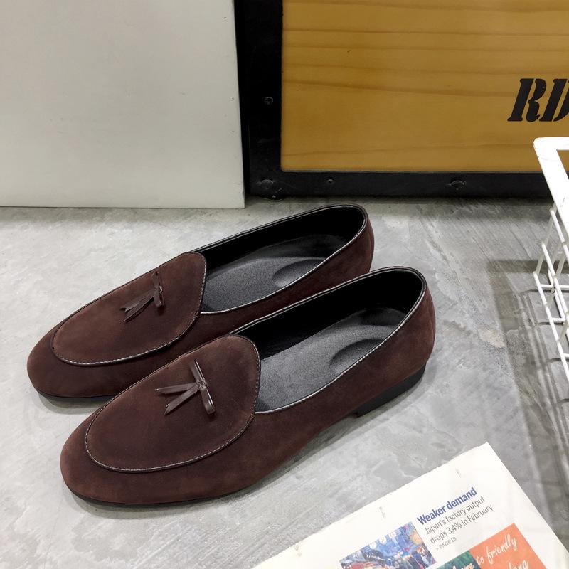 

Мужские замшевые мокасины в британском стиле 2024 года — повседневные туфли без застежек с бантом 44 коричневый