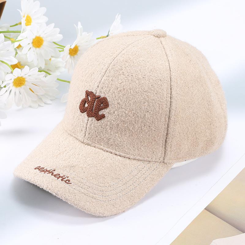 New Embroidered Baseball Cap for Men and Women for Autumn and Winter Versatile Baseball Cap Hard Top Blend Casual Curved Hat