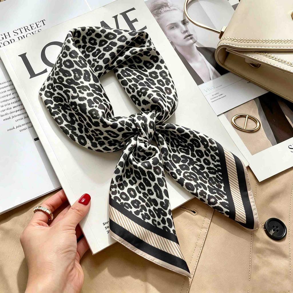 Women's spring and autumn silk scarf temperament versatile thin Internet celebrity Korean version light luxury fashion scarf high-end design small squ