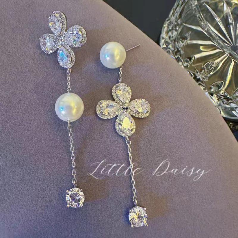 Asymmetrical Pearl Flower Tassel Earrings: Elegant, Light Luxury Accessory for Women