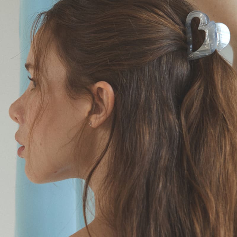 

Ssecondo Mini heart hair claw clip, Bunny_2 colors Goose grey