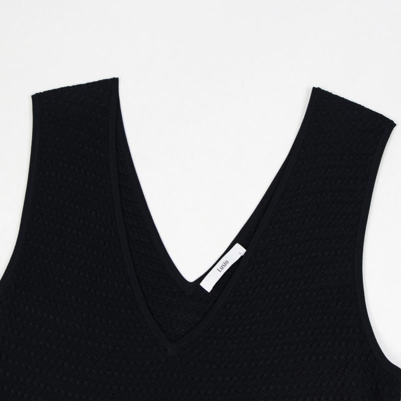 Elegant lady spring and summer black v-neck sleeveless A-word pullover medium and long knitted dress