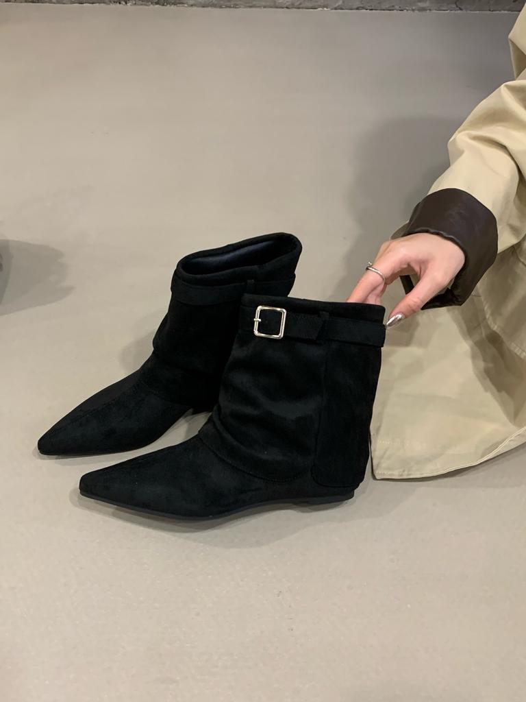 European Station Pointed Short Boots Women's 2025 Autumn Sleeve Belt Buckle Niche Western Boots Show Legs Long Low Heel Fashion Boots