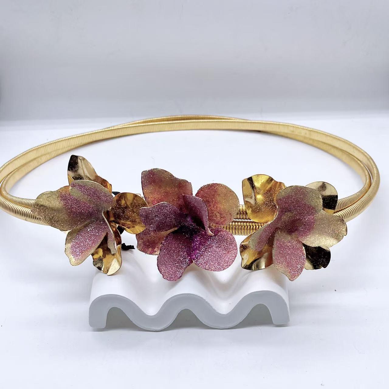 

European & American Retro Rhinestone Petal Choker & Exaggerated Metal Necklace for Women золотой