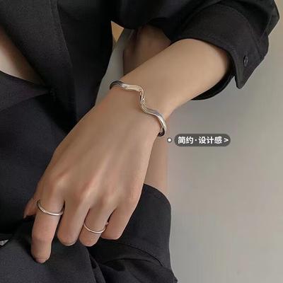 Minimalist Ins Irregular Bracelet Women's Cold Wind Niche Design Advanced Sense Mobius Ring Personalized Bracelet
