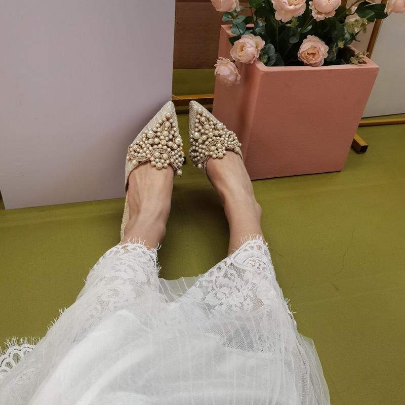 Fashion Elegant Pearl Beaded Slippers Women Brides Wedding Shoes Closed Pointed Toe Flat Sandals Ladies Home Pantuflas Lace Mules Slides