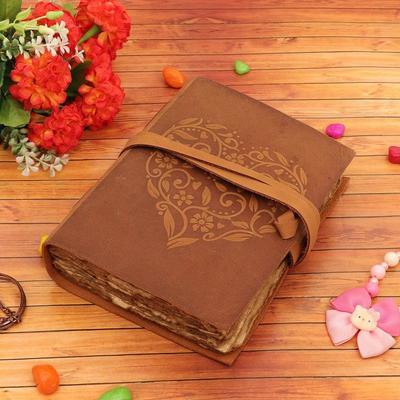 Kožený deníkový zápisník Deckle Edge Heart Embossed Valentine Design starožitný barevný ruční papír pro muže a ženy a dárek