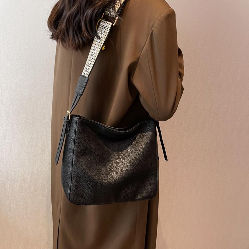Ielgy Autumn Winter Fashionable Retro Messenger Bag Korean Version Wide Shoulder Strap Large-Capacity One-Shoulder Simple