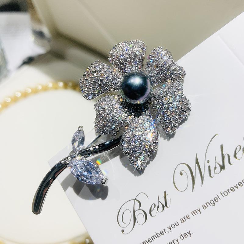 Dili Xue Luxury Zircon-Embellished Rose Brooch for Women