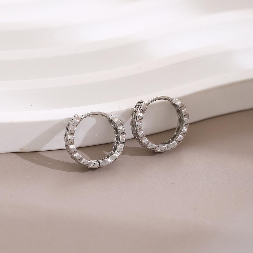 Retro Simple And Exquisite Coin Hollow Ear Buckles, Light Luxury Niche Metal Wind Geometric Temperament Fashionable Earrings