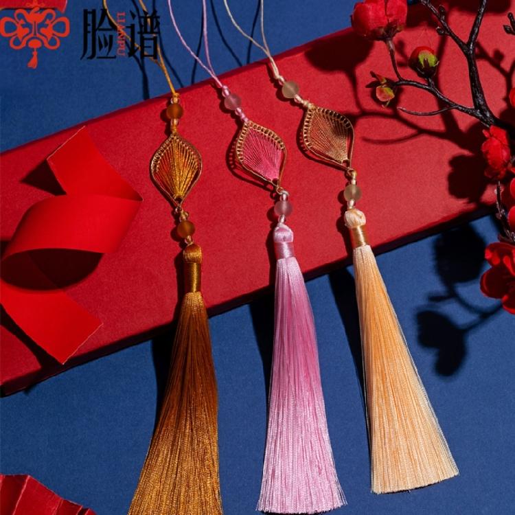 Tassels Adornment Colorful Hanging Pendant Bag Decoration Tassels Suitable for Purse Decors and Holiday Souvenirs