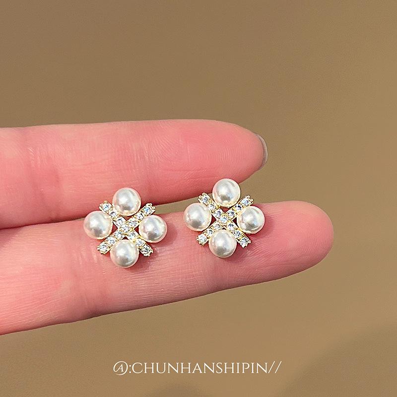 French Elegant Pearl Ear Clips Without Ear Piercings Fashion Sweet Temperament Earrings High Sense Delicate Mosquito Coil Disc Earrings Women