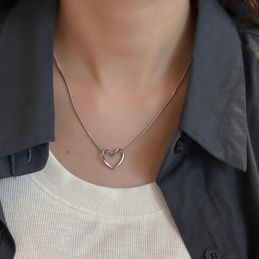 N440 Center Heart Necklace