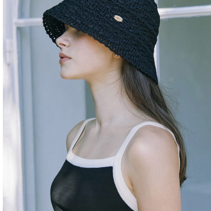 

НЕЛОКАЛЬНАЯ Шапка-боннет крючком - Черная Black_FREE