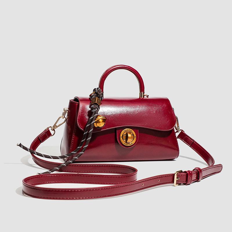 Red Portable Small Square Bag Women's New Autumn and Winter Light Luxury Niche High-end Commuting