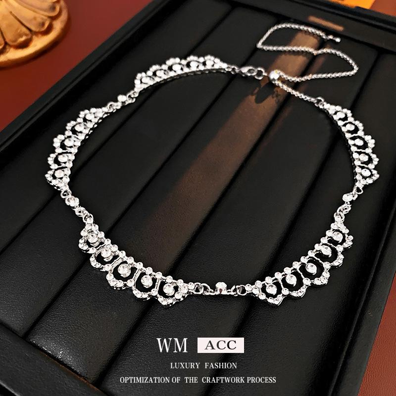 

Ожерелье с круглыми звеньями, инкрустированными полыми бриллиантами, легкая роскошь, модная цепочка на ключицу, темперамент, высококачественный декоративный аксессуар серебряный