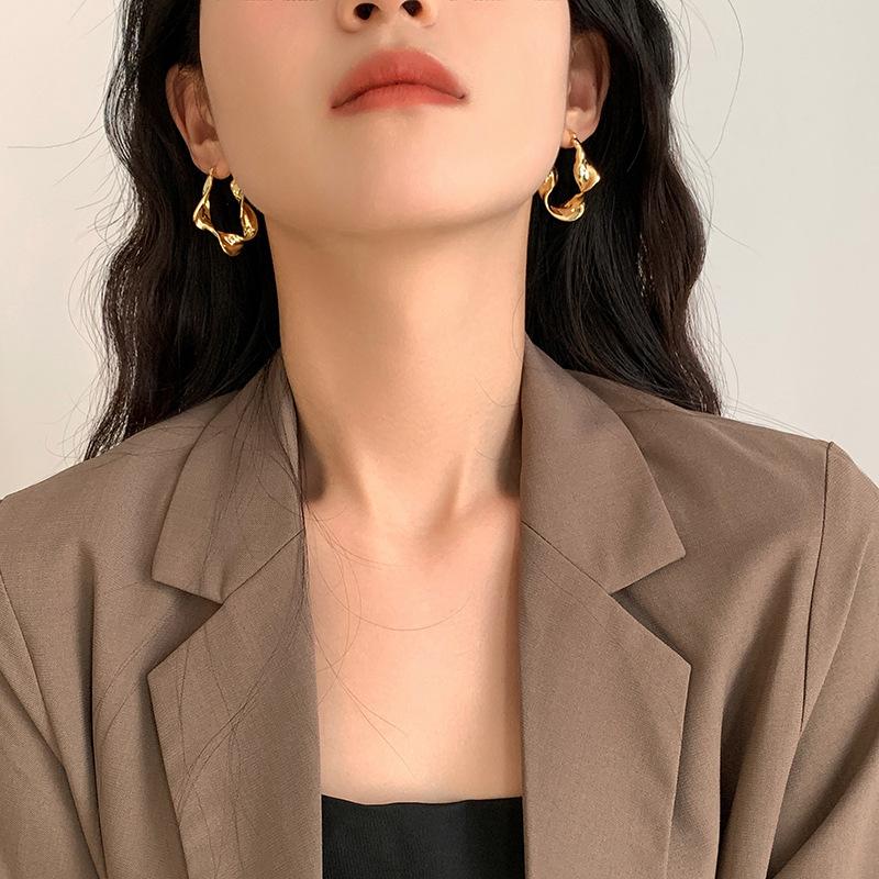 

Simple temperament distorted cold wind irregular earrings women s 0 new light luxury high-end earrings earrings