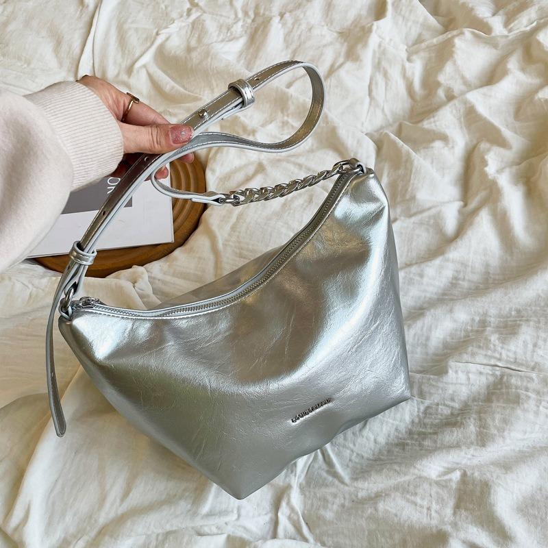 Underarm bag women's large-capacity new niche design fashionable and versatile single shoulder handbag bucket bag