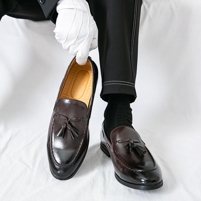 Fashion Classic Men Fringed Shoes Dark Brown Men Casual Comfortable and Fashionable Pointed-toe Small Leather Shoes Size 38-46 Men Shoes
