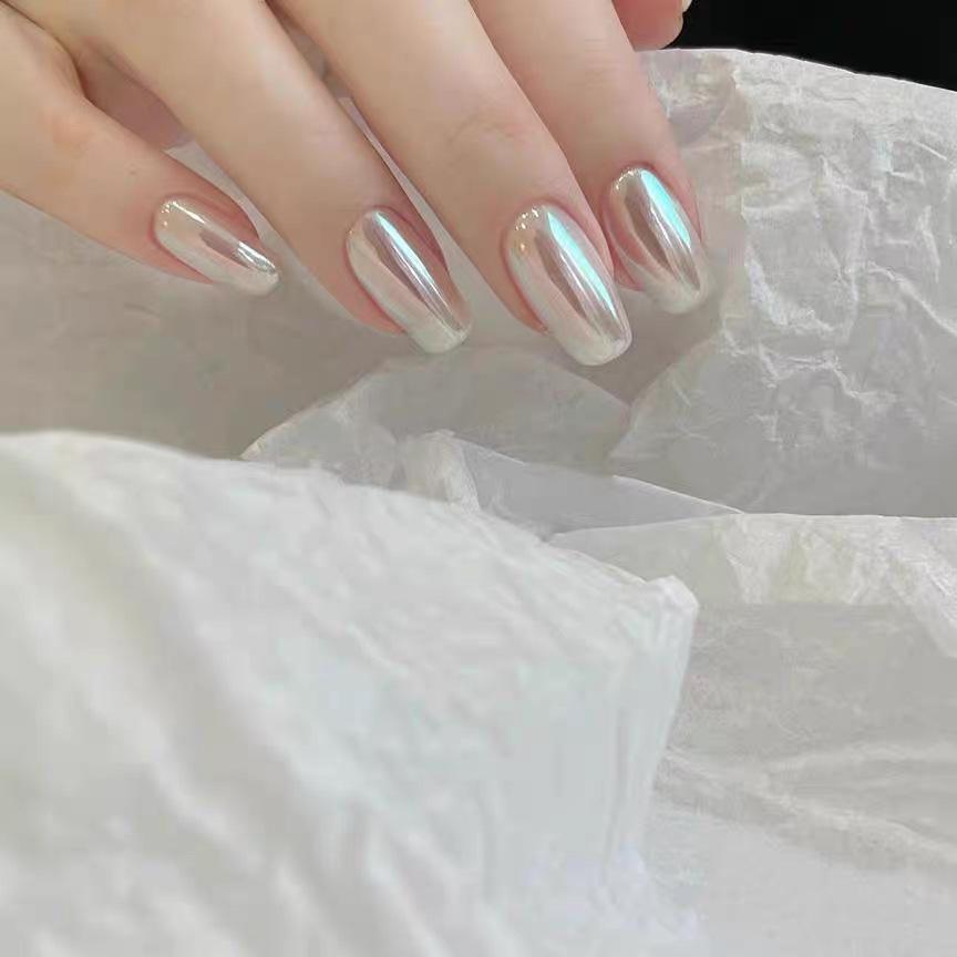 Aurora Gel Polish Set: Super Shiny and Bright Nail Decor with Electroplating and Moonlight Powders for a Whiter Skin Effect.