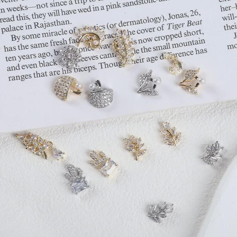 Trendiger Strass- und Zirkon-Nagelschmuck mit diamantbesetzten Metallpailletten