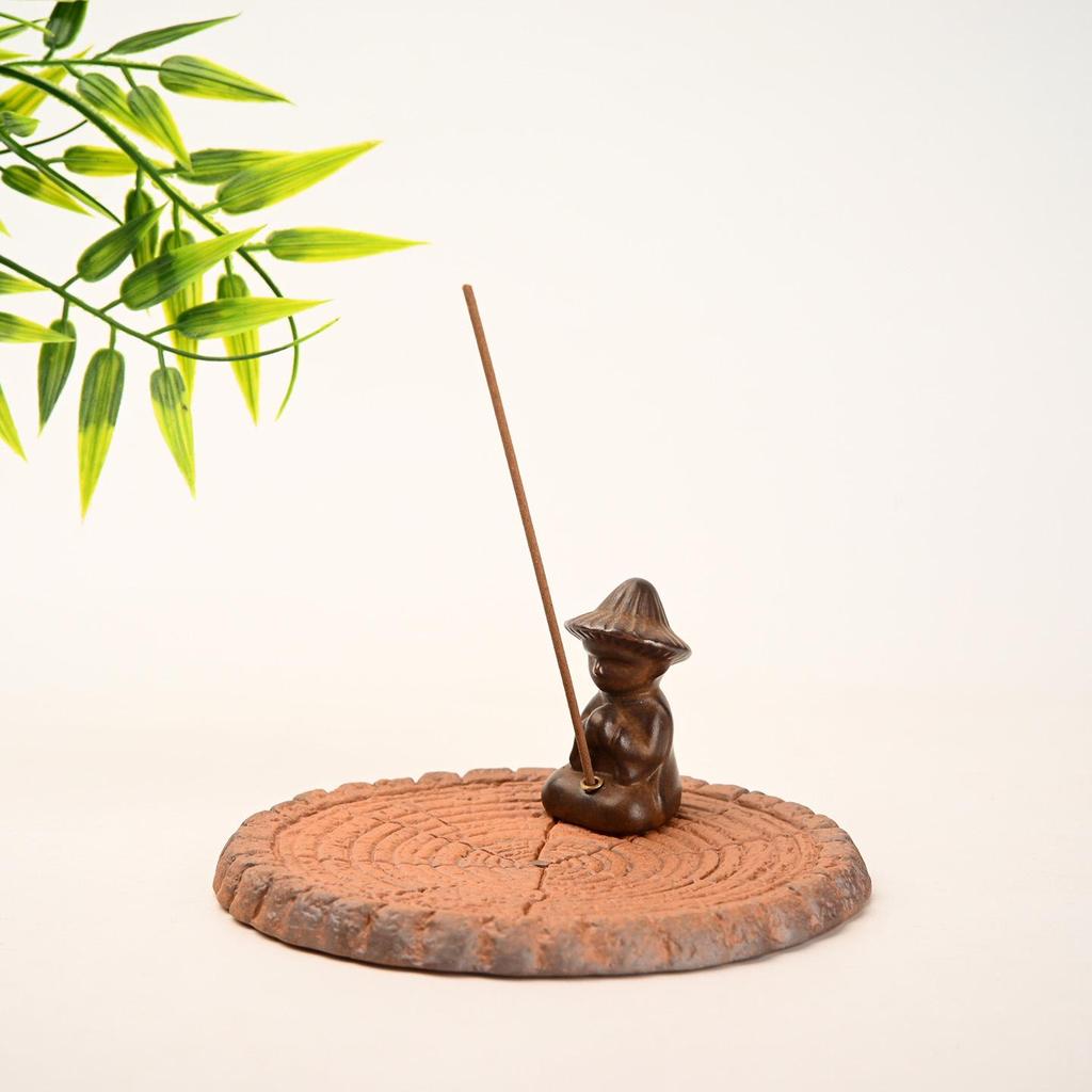 Ceramic Incense Burner for Indoor Use - Creative Holder for Agarwood & Sandalwood