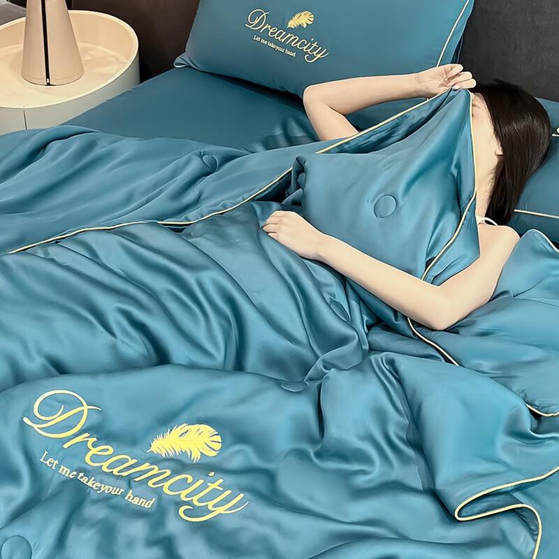 UOSU Ice Silk Summer Quilt Set