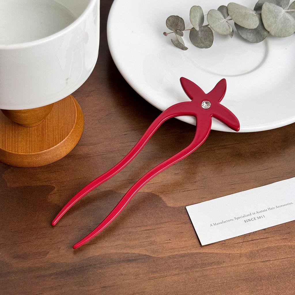 Elegant fjärilshårnål gjord av acetat med pärlinläggning Snygg U-formad hårpinne