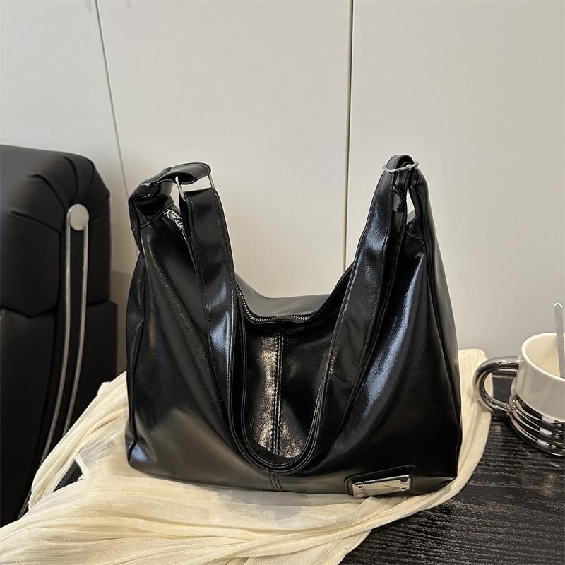 

Ретро популярная большая вместимость для поездок на работу высококлассная сумка-тоут женская личность досуг нишевый дизайн новая сумка-мессенджер чёрный