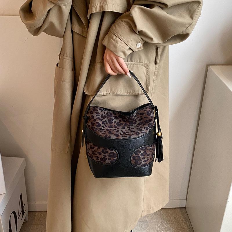 2025 new bag fashionable retro handbag shoulder crossbody bucket bag women's bag