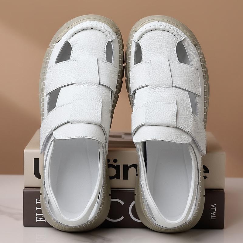 2025 Summer New Designer Leather Sandals for Men Hallow Breathable Casual Shoes Male Fashion Solid Color Driving Shoes Man