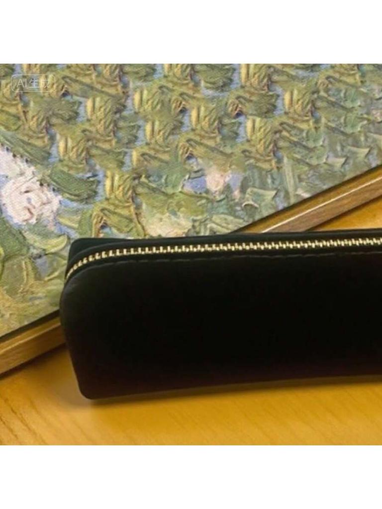 YSL - Black Makeup Brush Storage Bag Can Also Be Used As A Pen Case. It Is Elegant, Simple, Compact. It Is Suitable For Daily Use And Versatile