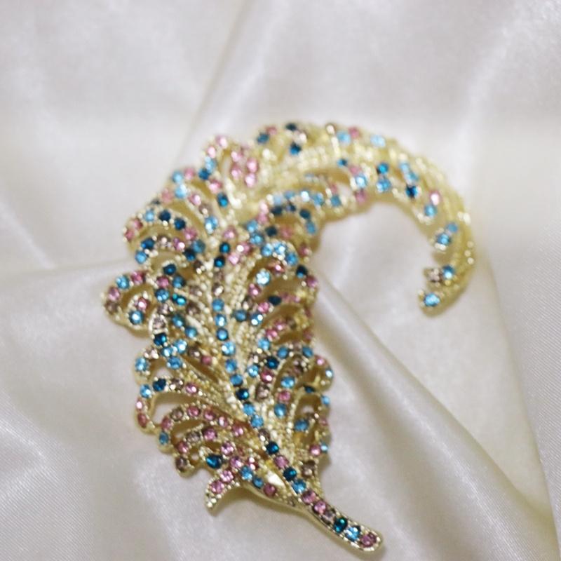 Women Men Exquisite Luxury Rhinestone Feather Pin Badges Shining Boutique Decoration For Man Woman