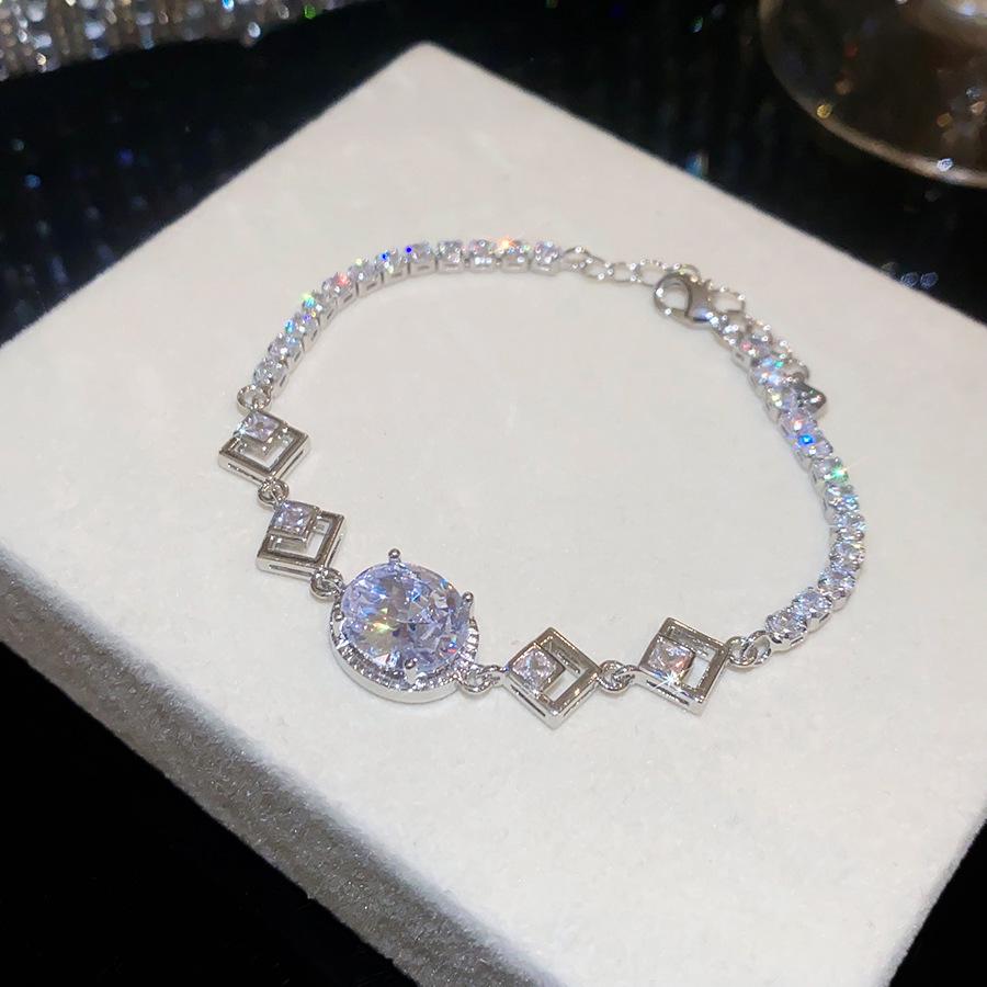 Bracciale Quadrifoglio Zircone Cuore - Gioiello Elegante e Versatile per Donna