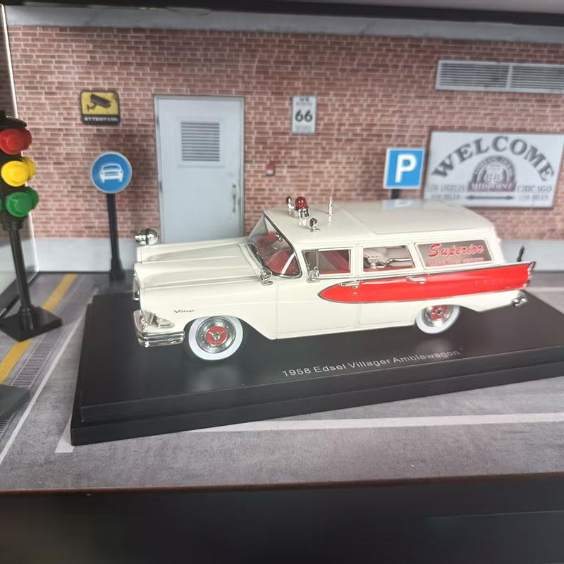 1:43 Limited Edition Resin Classic Car Model 1933 Benz-Style & 1958 Retro Ambulance High-Simulation Collectible Display Gift Toy