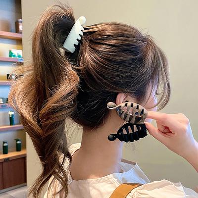 Mattierte hohe Pferdeschwanz-Klammern Einfarbige Bananen-Klammer Damen Haarstyling-Accessoires Pferdeschwanz-Haarspangen Haarspangen Haarnadeln
