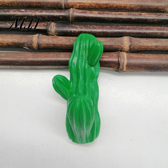 Resin Wall Hooks Cute Cactus Adhesive Hook, Nail-Free Strong Load-Bearing Hanger, Decorative Hangers Mount Organizer for Kitchen Towels Keys