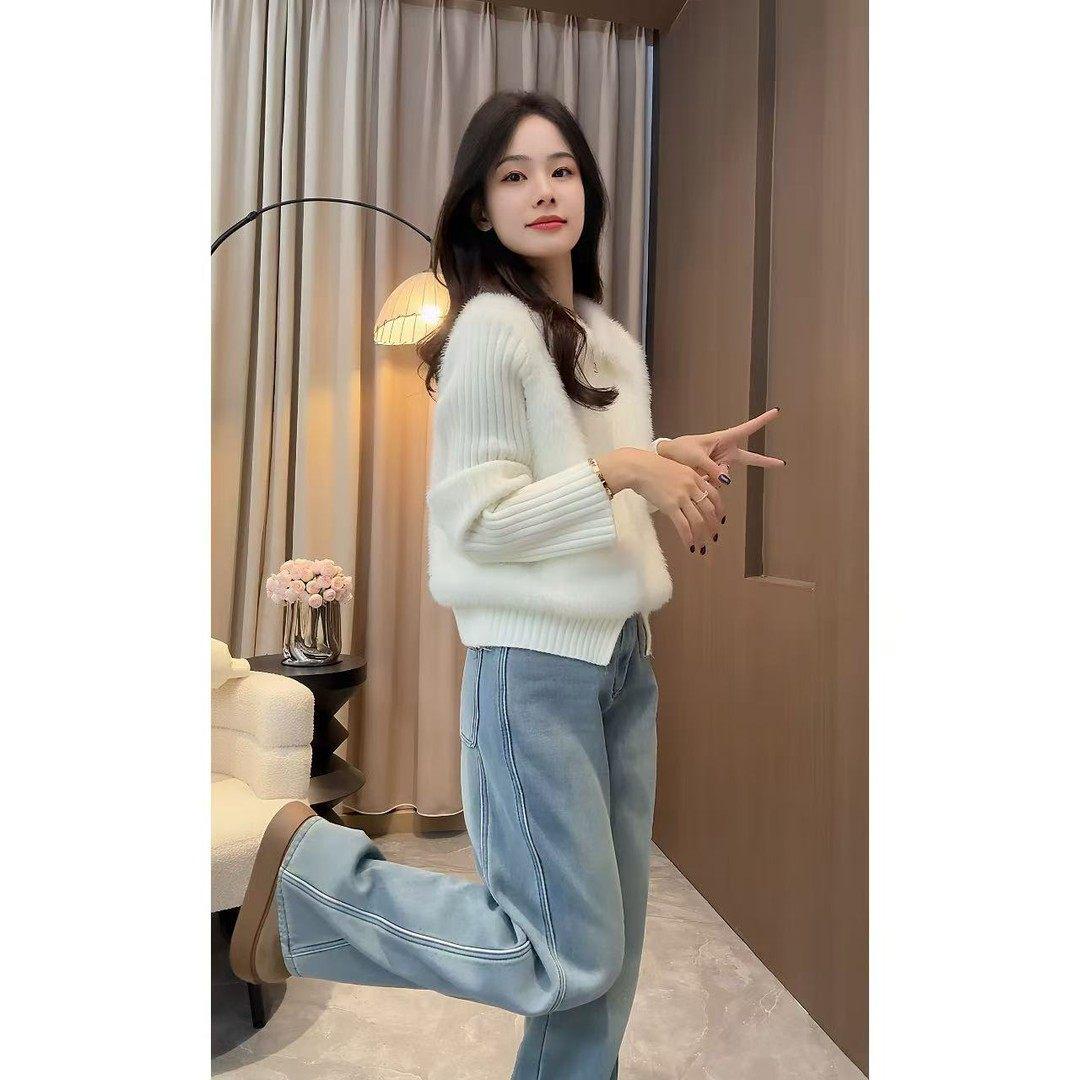 

Korean-Style Women s Winter Suit: Fluffy Fur Collar, Ribbed Long-Sleeve, Double-Zipper Jacket. This Year s Trendy Hot Item! S (approx. 40-48 kg)