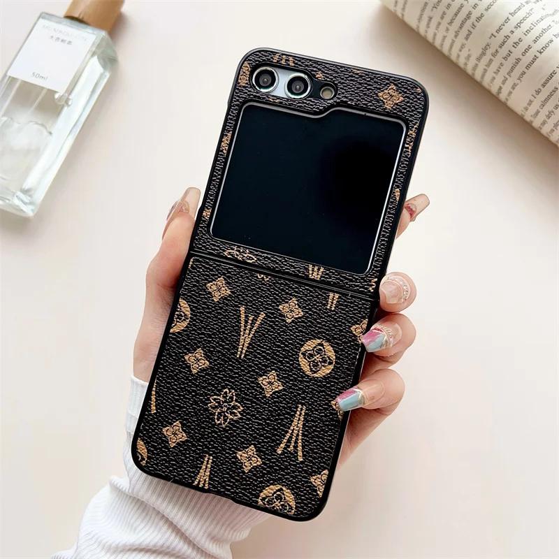 Luxury Retro Pattern Phone Rings Case for Samsung Galaxy Z Flip 5 4 3 5G Shockproof Chain Bracelet Back Women Cover