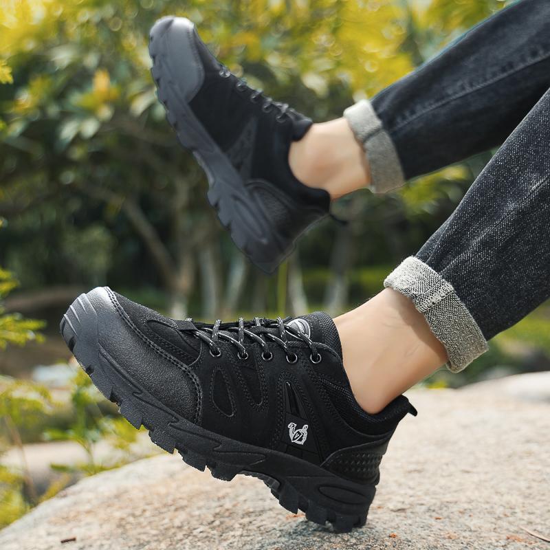 Outdoor Hiking Shoes Men Anti-slip Lightweight Sports Shoes Men Lace-up Mountain Climbing Soft Breathable Casual Shoes Men