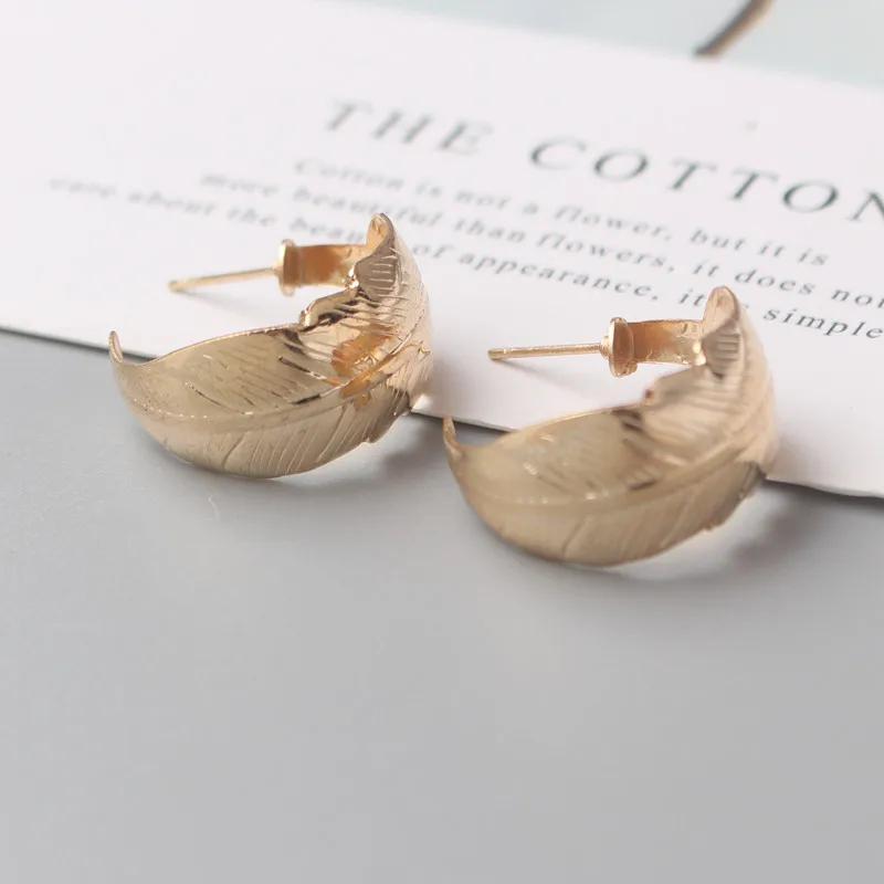Metal Feather Women's Stud Earrings Gold Color C-shaped Earrings for Female Unusual Earrings Bijoux Femme Fashion Jewelry
