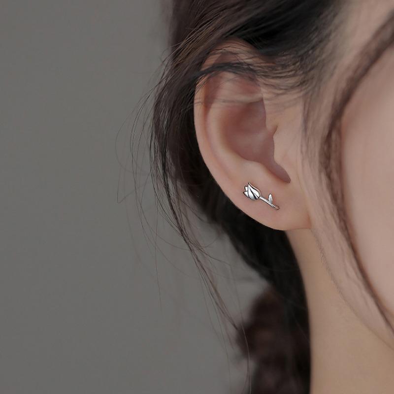 New Fashion Charm Silver Color Tulip Flower Stud Earrings for Women Girls Simple Personality Sweet Romantic Summer Jewelry Gifts