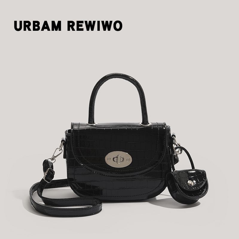 Textured handbag niche design messenger bag women s 2023 new Korean fashion shoulder portable saddle bag