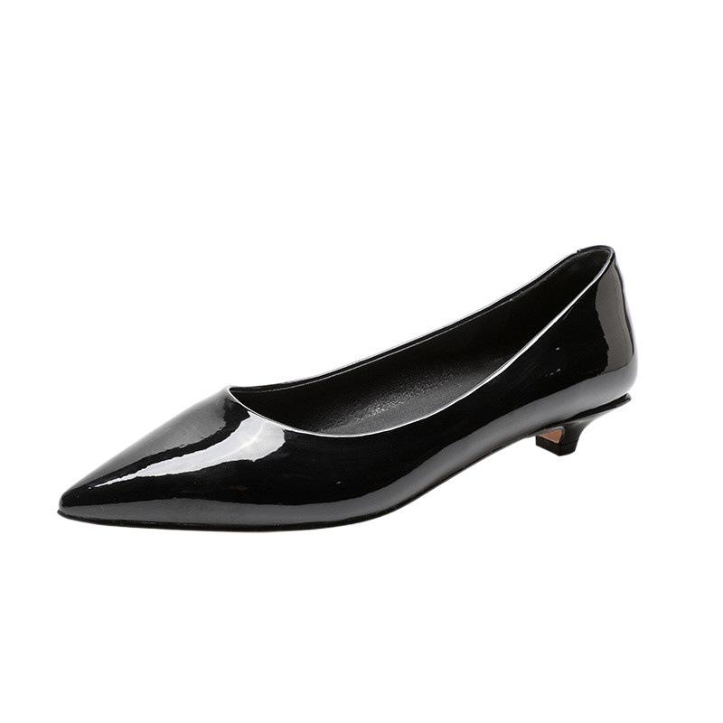 Weiche 2025 Winter neue Pendler Stil spitzer Kopf mittlerer niedriger Absatz einzelne Schuhe Frauen dünne Ferse Lackleder Arbeitsschuhe Frauen schwarz OL