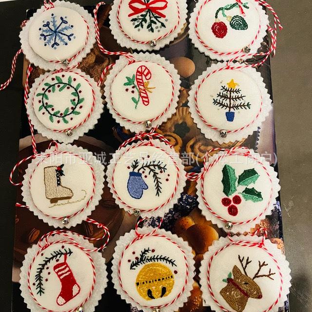 1pc Christmas Flower Frame Pattern DIY Embroidery Kit for Beginners