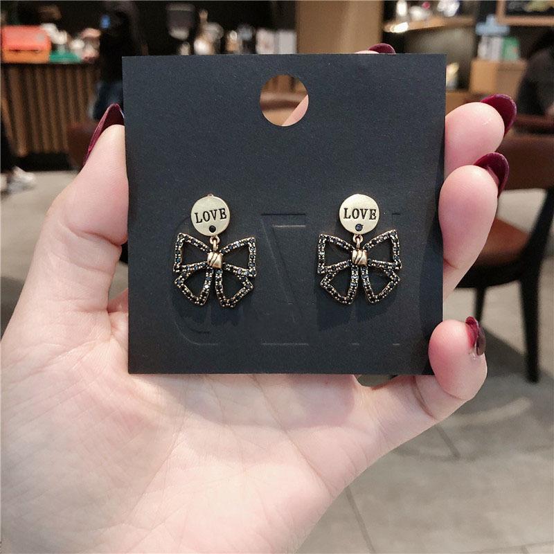 

Корейская версия серег-пусетов с бантом, инкрустированных бриллиантами, серьги в стиле ретро, простые по темпераменту, серьги ins нишевого дизайна