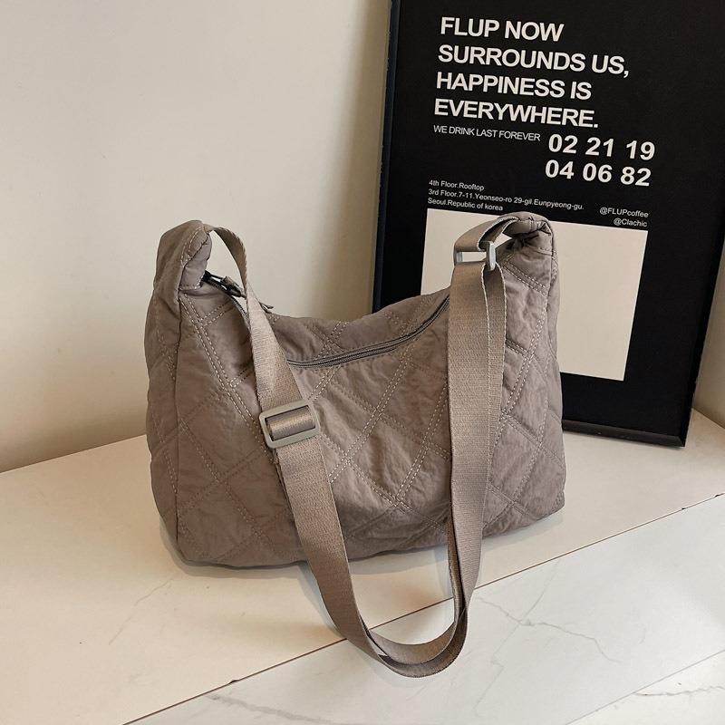 Bag women's large-capacity new casual messenger cloth bag diamond commuter dumpling bag