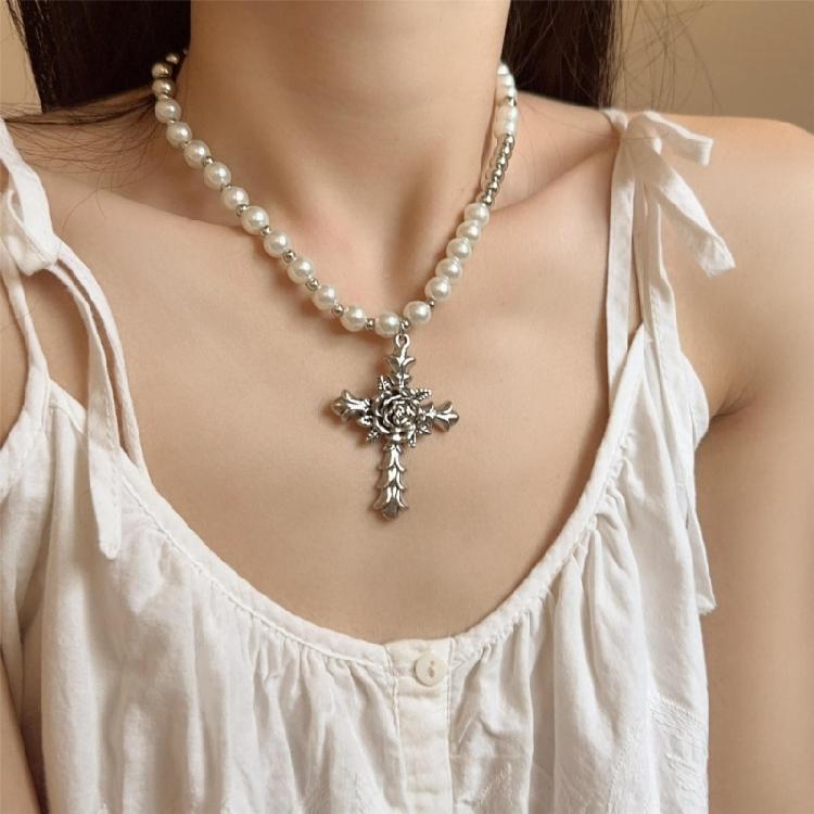 Fashionable Diamonds Sturdy Alloy Crosses Choker Necklace Pendant with Elegant Pearls Jewelry Accessory for Girls