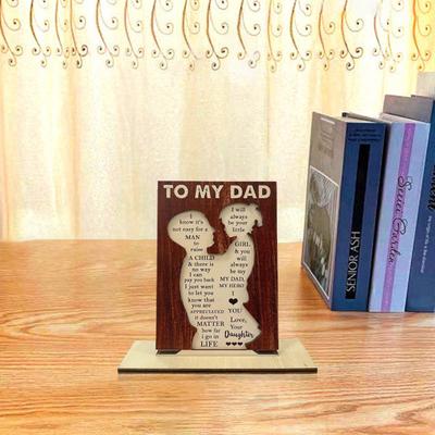 Holzschild „Tochter an Papa“ mit Aufschrift „Thank You Dad“, bedeutungsvolle Ornamente, herzliche Hommage an Papa
